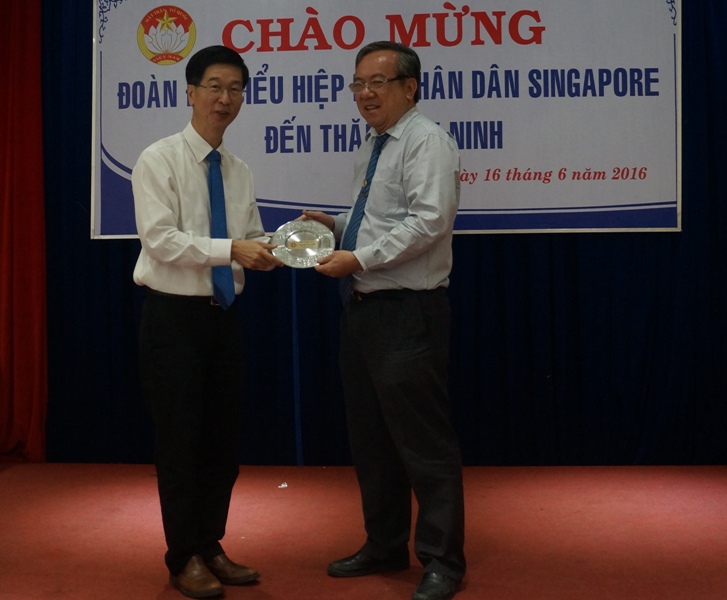 Đoàn đại biểu Hiệp hội nhân dân Singapore thăm và làm việc tại Tây Ninh 